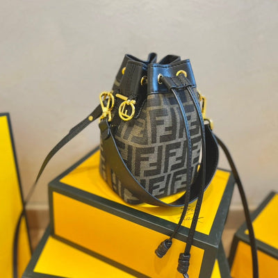 F  New Woven Bucket Bag