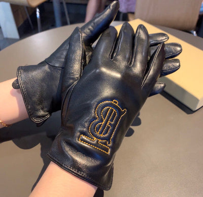 B   Fashion Gloves