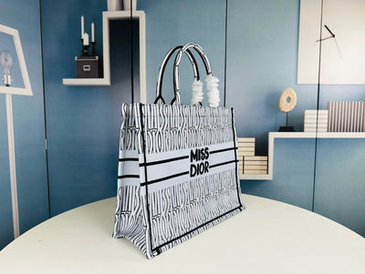 DIO* 24SS BOOK TOTE