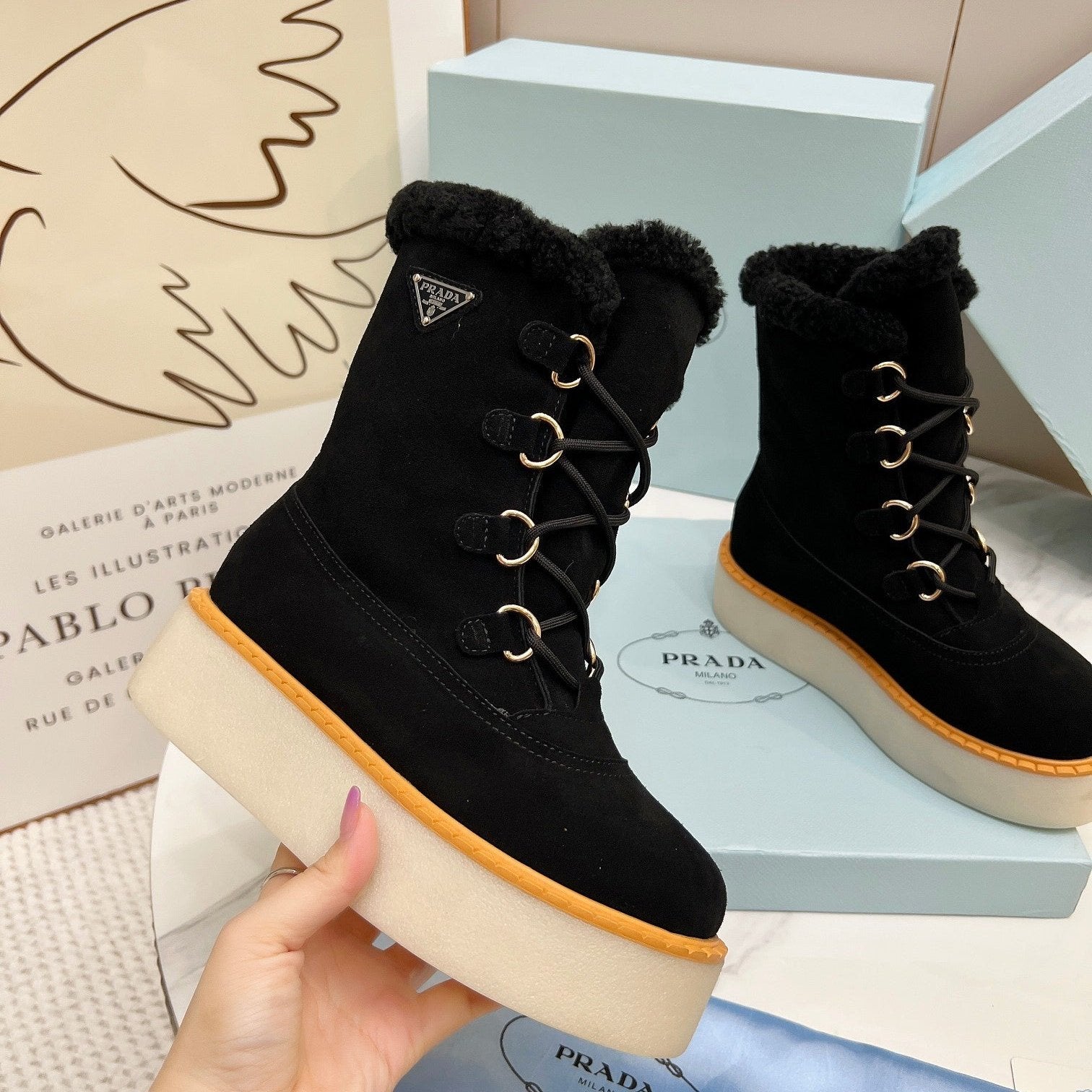 Furry boots Prada VIP1:1