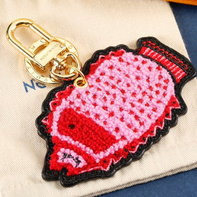 L  new fish-shaped keychain