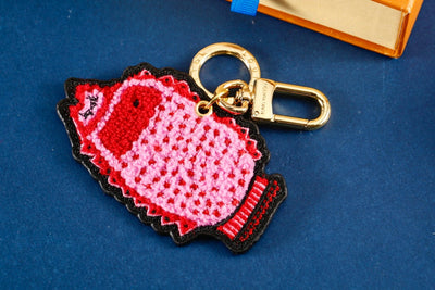 L  new fish-shaped keychain