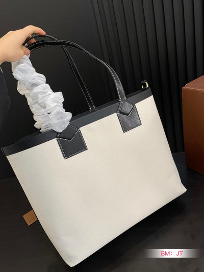 B new shopping bag