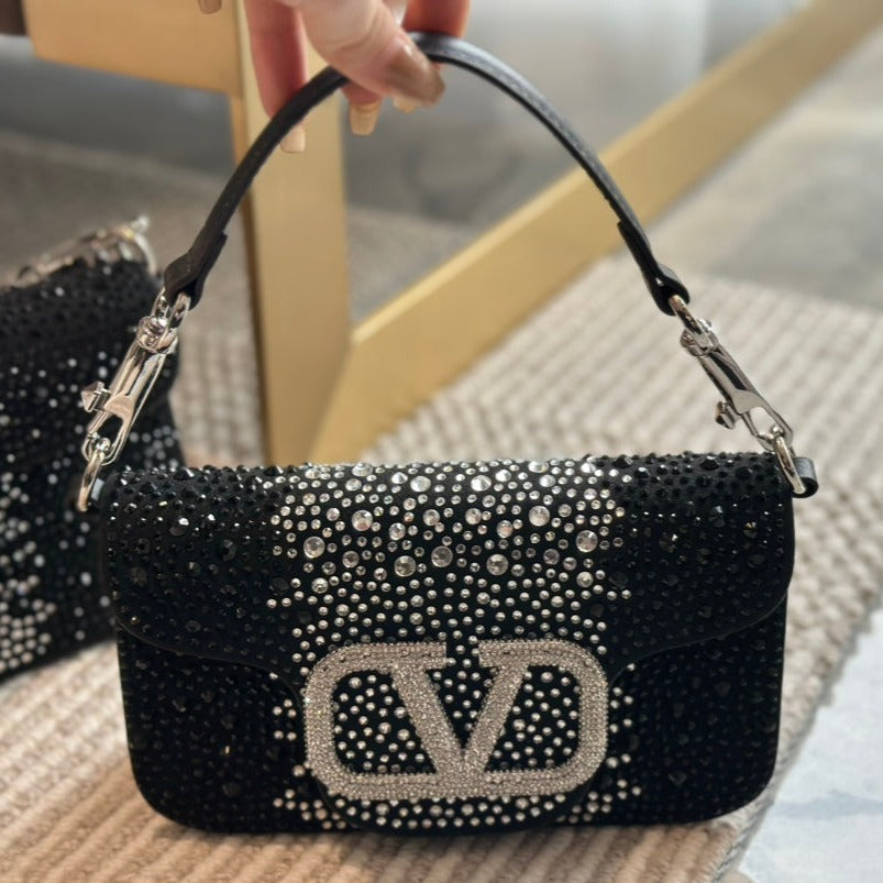 V new chain bag