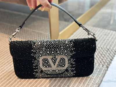 V new chain bag